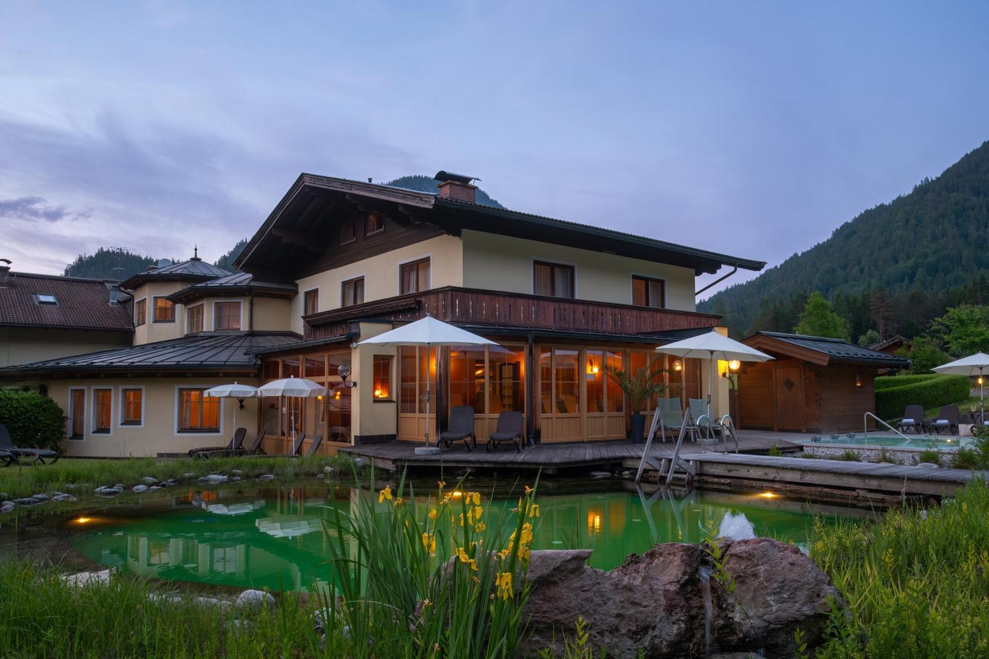 Hotel Vitaloase Zu Den Drei Bruedern Unken Exteriör bild