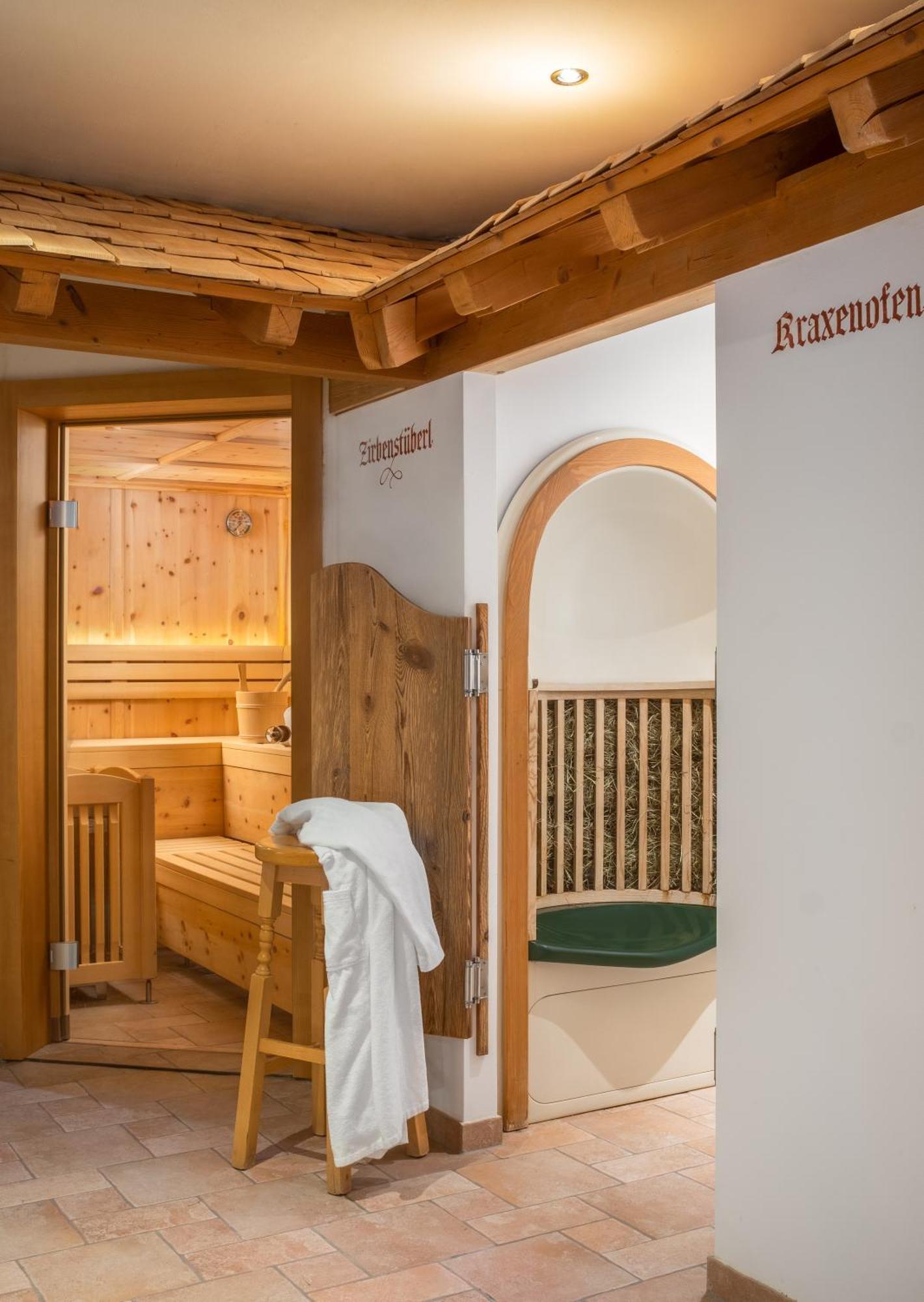 Hotel Vitaloase Zu Den Drei Bruedern Unken Exteriör bild