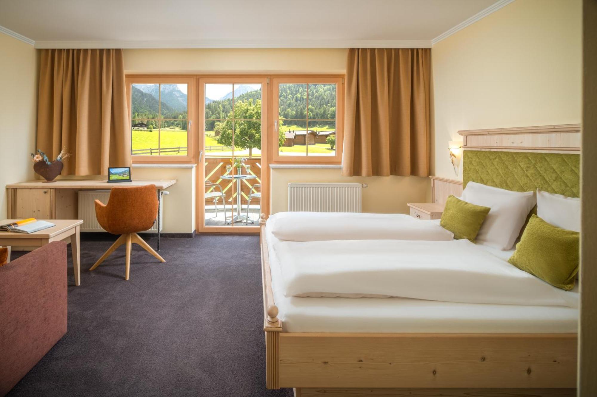 Hotel Vitaloase Zu Den Drei Bruedern Unken Exteriör bild